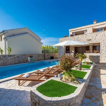 -pool With Whirpool And Waterfall Near Sandy - By Traveler Tourist Agency Krk Id 2174 *