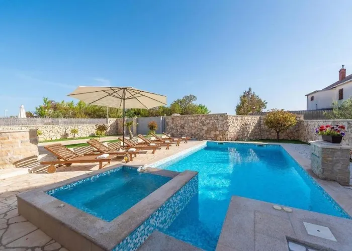 -pool With Whirpool And Waterfall Near Sandy - By Traveler Tourist Agency Krk Id 2174 *