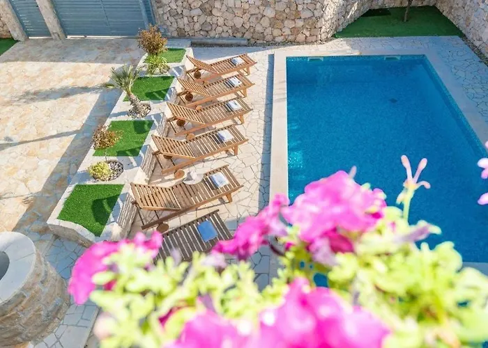-pool With Whirpool And Waterfall Near Sandy - By Traveler Tourist Agency Krk Id 2174 * Vir