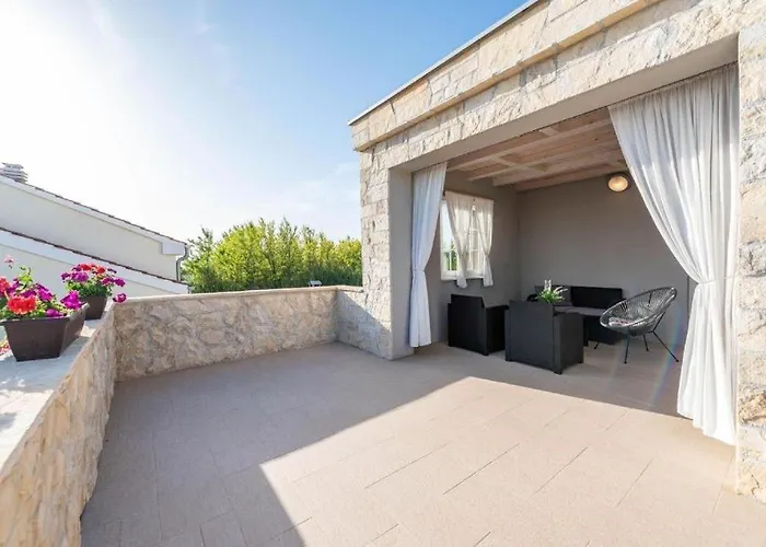 -pool With Whirpool And Waterfall Near Sandy - By Traveler Tourist Agency Krk Id 2174 Villa Vir