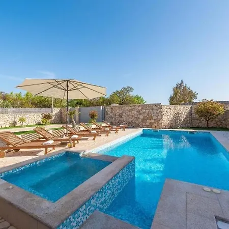 -pool With Whirpool And Waterfall Near Sandy - By Traveler Tourist Agency Krk Id 2174 *