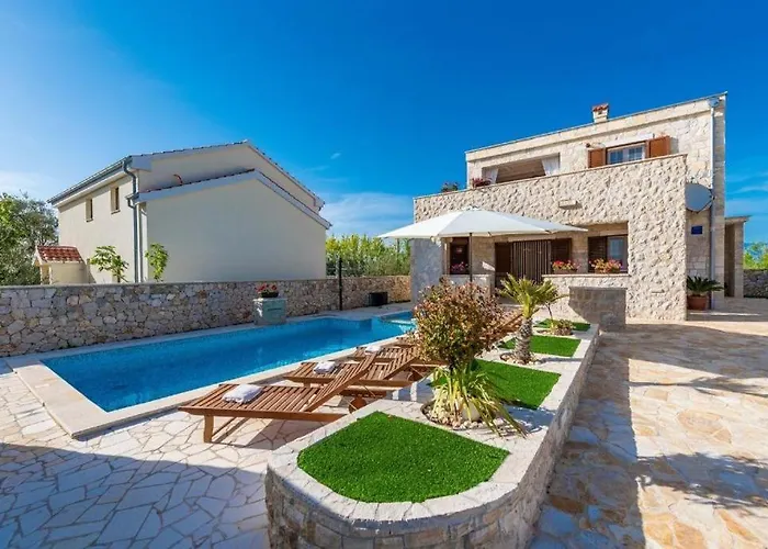-pool With Whirpool And Waterfall Near Sandy - By Traveler Tourist Agency Krk Id 2174 *