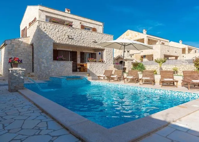 -pool With Whirpool And Waterfall Near Sandy - By Traveler Tourist Agency Krk Id 2174 Vila