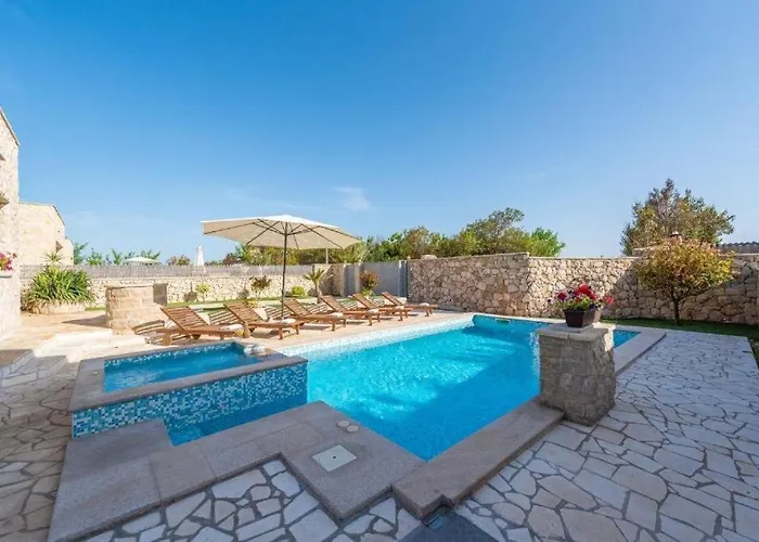 -pool With Whirpool And Waterfall Near Sandy - By Traveler Tourist Agency Krk Id 2174 *